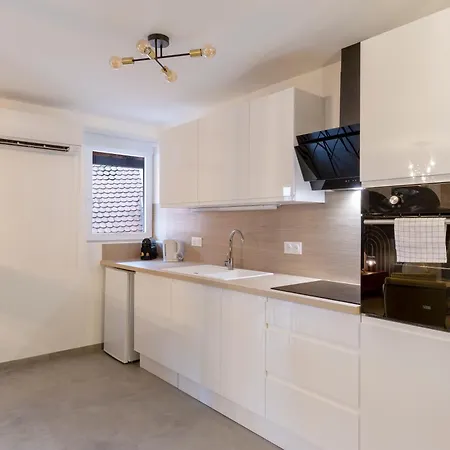 Pandore - Center - Balcony