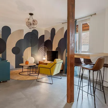 Pandore - Center - Balcony アパート