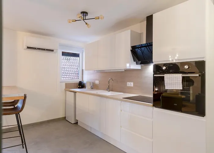 Pandore - Center - Balcony